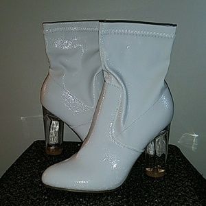 White Shiny Boots With Clear Heel